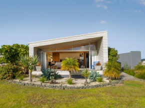 Modpod on The Tee - Matarangi Holiday Home